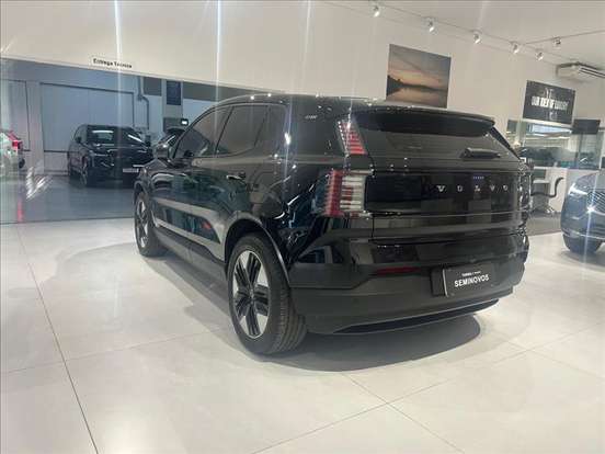 VOLVO-EX30-2024