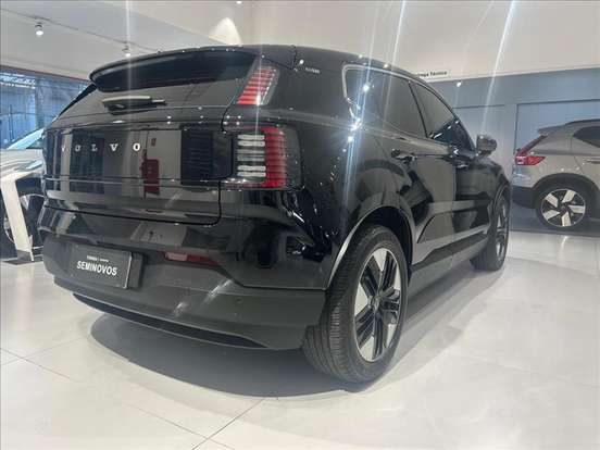 VOLVO-EX30-2024