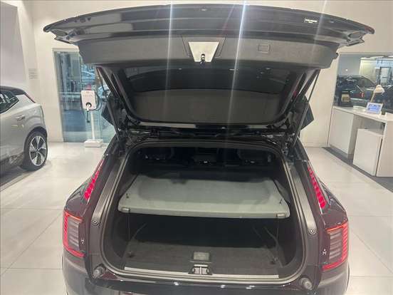 VOLVO-EX30-2024