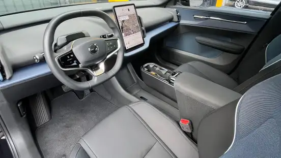 VOLVO-EX30-2024