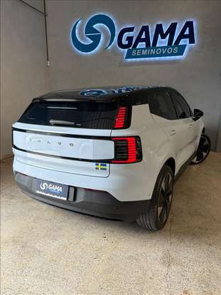 VOLVO-EX30-2024