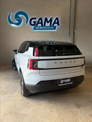 VOLVO-EX30-2024