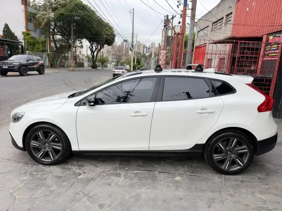VOLVO-V40-2.0 T5 CROSS COUNTRY AWD TURBO GASOLINA 4P AUTOMÁTICO VOLVO-V40-2015
