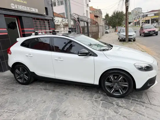 VOLVO-V40-2.0 T5 CROSS COUNTRY AWD TURBO GASOLINA 4P AUTOMÁTICO VOLVO-V40-2015