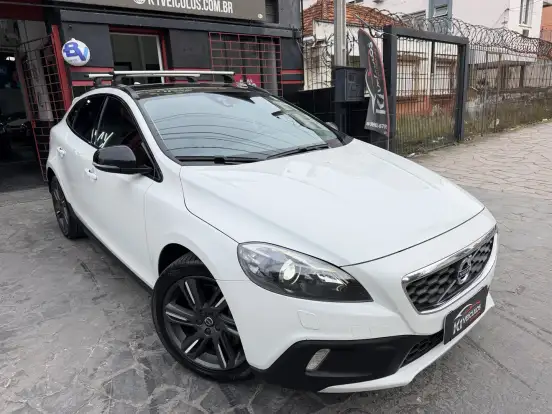 VOLVO-V40-2015