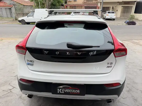 VOLVO-V40-2.0 T5 CROSS COUNTRY AWD TURBO GASOLINA 4P AUTOMÁTICO VOLVO-V40-2015