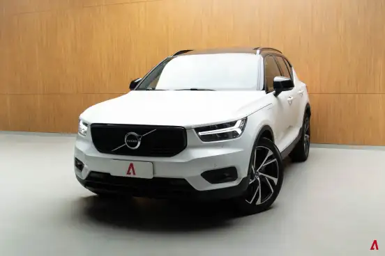 VOLVO-XC40-2020