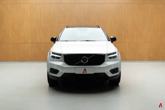 VOLVO-XC40-2020