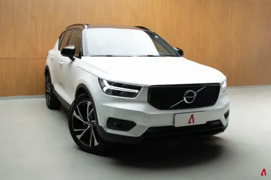 VOLVO-XC40-2020