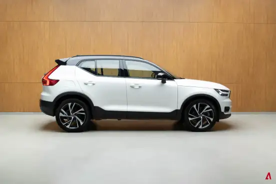 VOLVO-XC40-2020