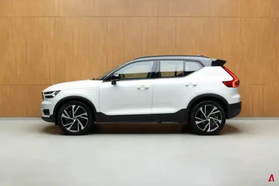 VOLVO-XC40-2020