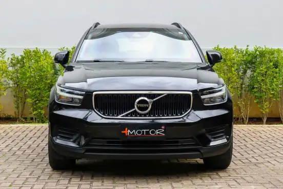 VOLVO-XC40-2018