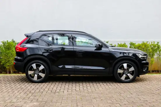 VOLVO-XC40-2018