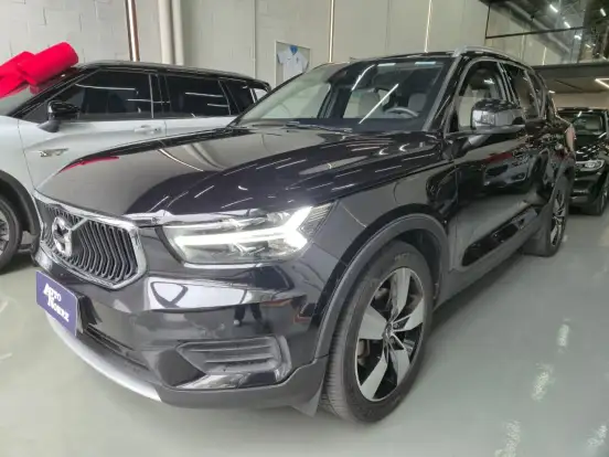 VOLVO-XC40-2020