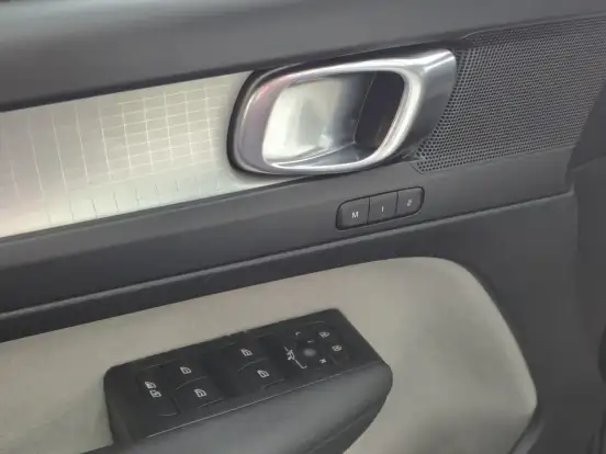 VOLVO-XC40-2.0 T4 GASOLINA MOMENTUM GEARTRONIC VOLVO-XC40-2020