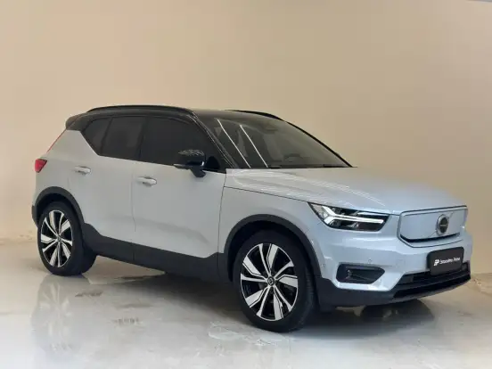 VOLVO-XC40-2021