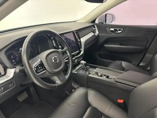 VOLVO-XC60-2.0 D5 DIESEL MOMENTUM AWD GEARTRONIC VOLVO-XC60-2019