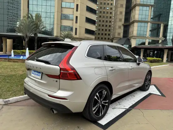 VOLVO-XC60-2017