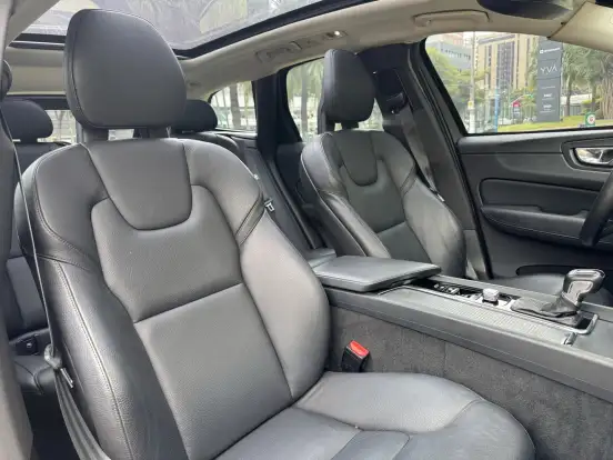 VOLVO-XC60-2.0 T5 GASOLINA MOMENTUM AWD GEARTRONIC VOLVO-XC60-2017