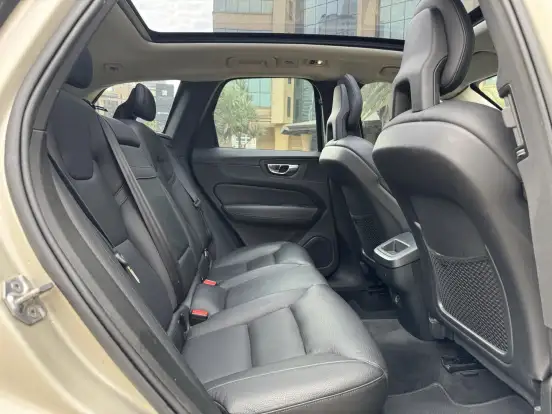 VOLVO-XC60-2.0 T5 GASOLINA MOMENTUM AWD GEARTRONIC VOLVO-XC60-2017