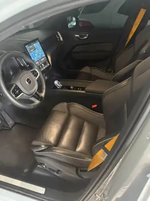 VOLVO-XC60-2025