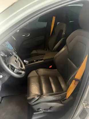 VOLVO-XC60-2025