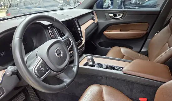 VOLVO-XC60-2022