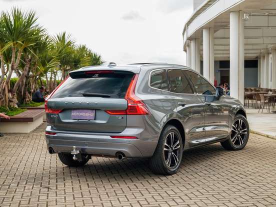VOLVO-XC60-2.0 T5 GASOLINA MOMENTUM AWD GEARTRONIC VOLVO-XC60-2019