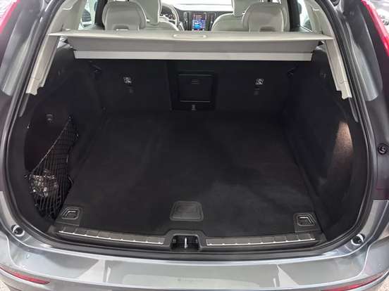 VOLVO-XC60-2019