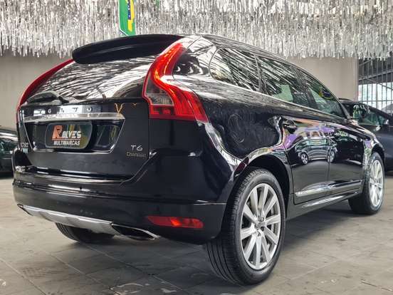 VOLVO-XC60-2015