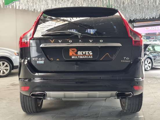 VOLVO-XC60-2015
