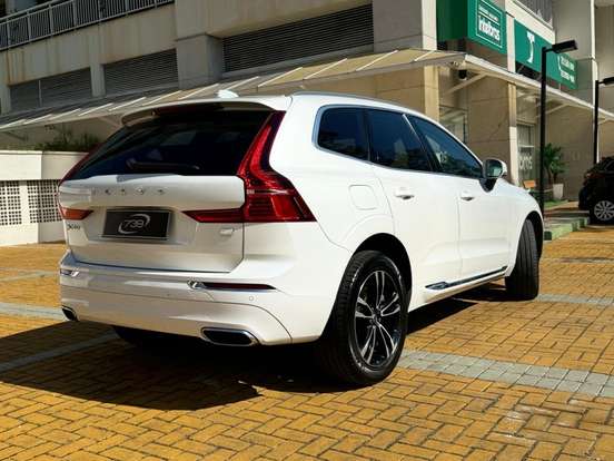 VOLVO-XC60-2021