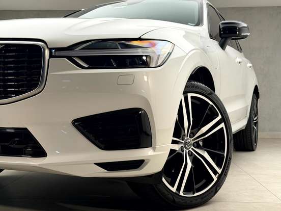 VOLVO-XC60-2020
