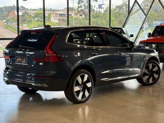 VOLVO-XC60-2023