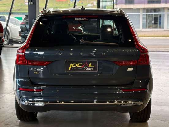 VOLVO-XC60-2023
