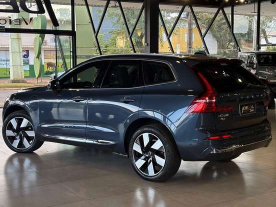 VOLVO-XC60-2023
