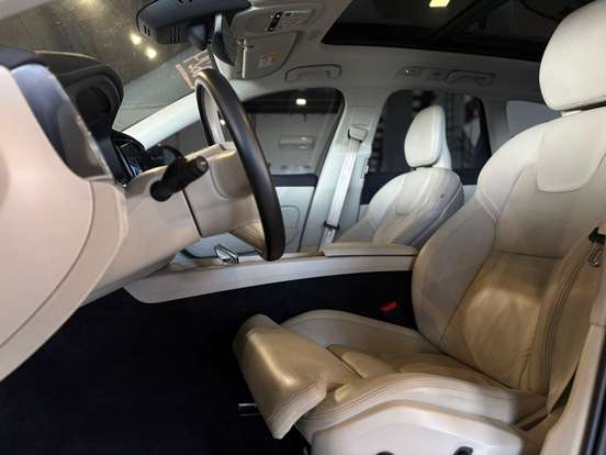 VOLVO-XC60-2023