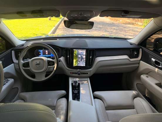 VOLVO-XC60-2022