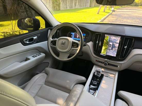 VOLVO-XC60-2022