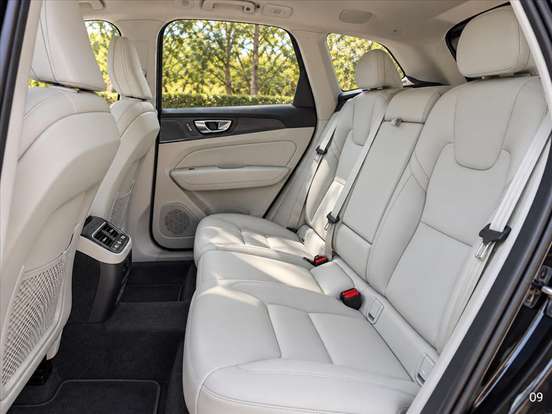 VOLVO-XC60-2024