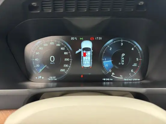 VOLVO-XC90-2018