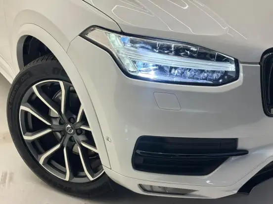 VOLVO-XC90-2017