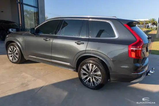 VOLVO-XC90-2021