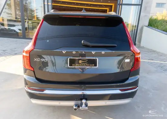 VOLVO-XC90-2021