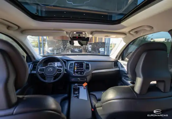 VOLVO-XC90-2021