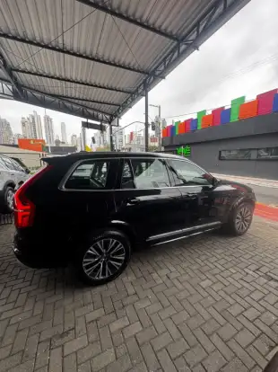 VOLVO-XC90-2021
