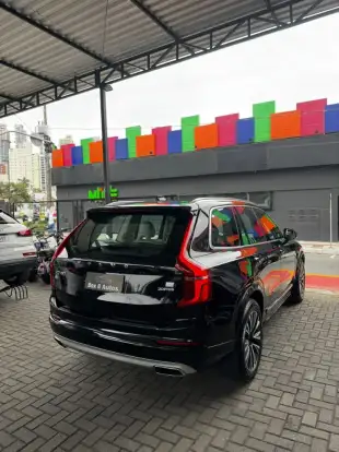 VOLVO-XC90-2021