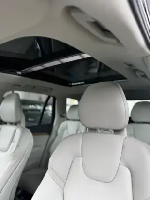 VOLVO-XC90-2021