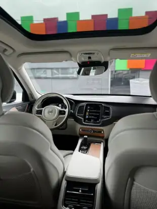 VOLVO-XC90-2021