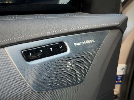 VOLVO-XC90-2022